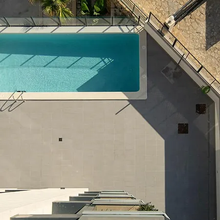 Modern Sea Front Jacuzzi Blue Sky Appartement