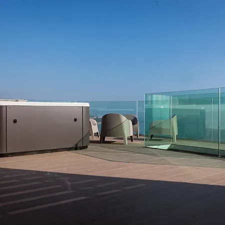 Appartement Modern Sea Front Jacuzzi Blue Sky *